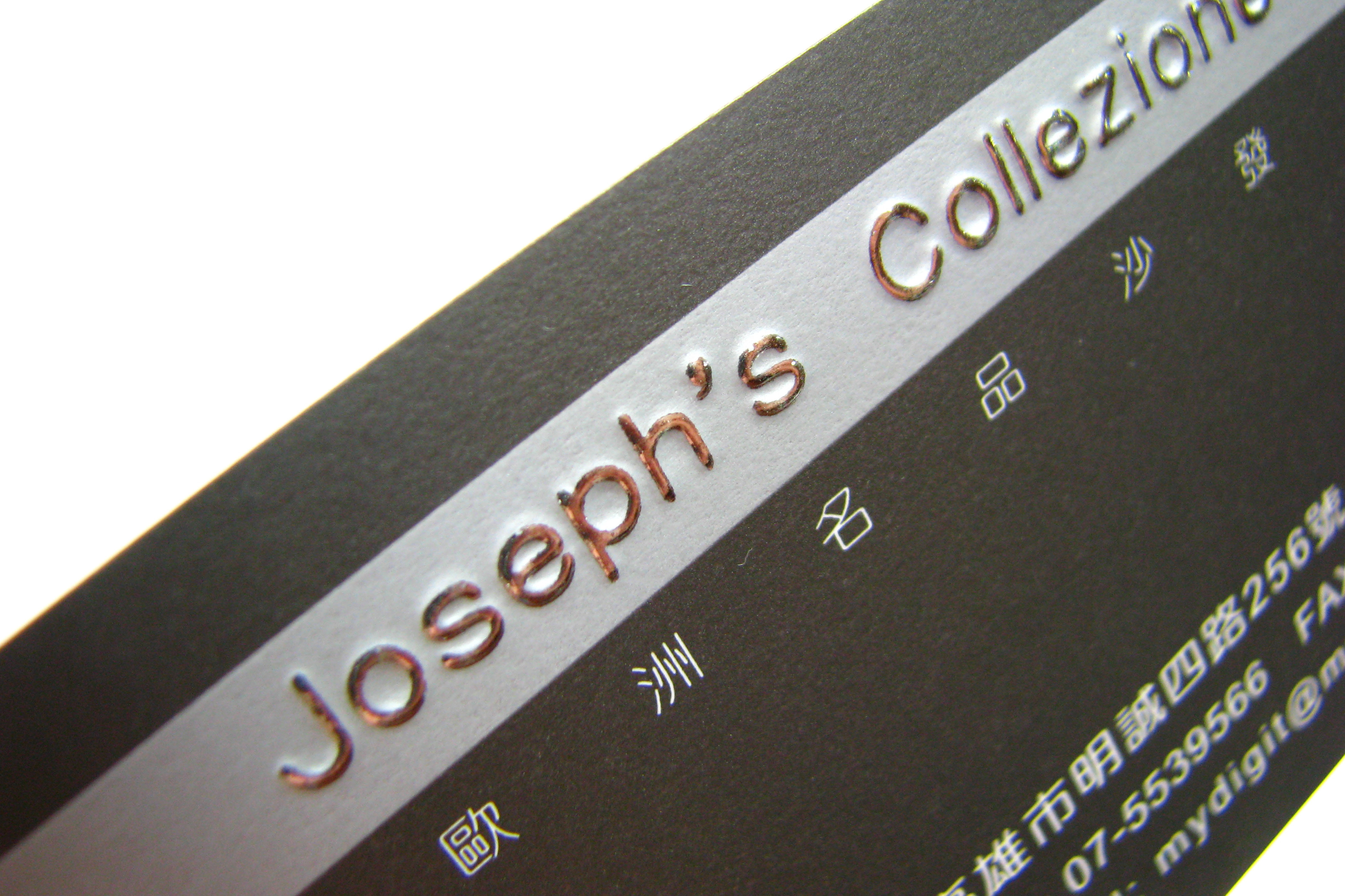 在對消費者來說,名片的身分正好跨足業務發展和品牌精神兩大層面,這樣極為重要的業務定位除了品牌之外,更有「你」參與其中,因為唯有如此才能算你的業績、你才能經過一次次的機會得到經驗值的提升,這其中的重點在於「如何進入客戶的視野當中」、「如何讓你的名片收藏並被使用」,或需要成交先生的名片設計 : 關於業務開發,你準備好了嗎?